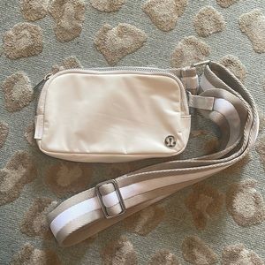 Lululemon Everywhere Crossbody Bag